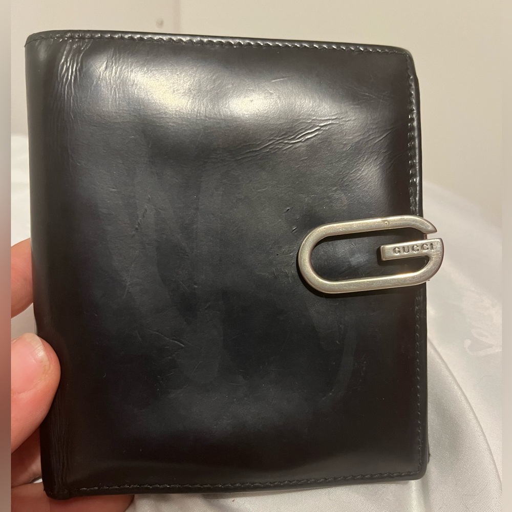 PRELOVED GUCCI
Vintage Leather Compact Wallet BLACK